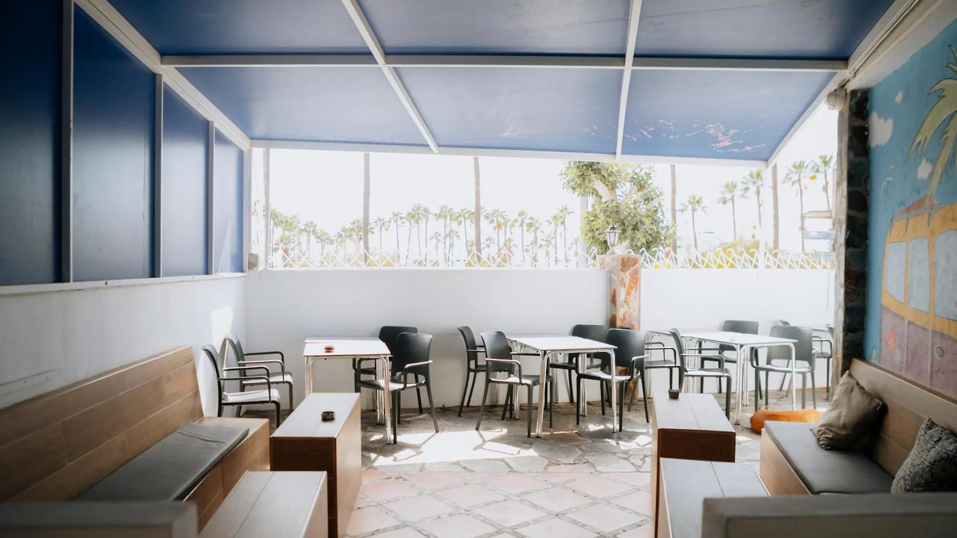 אדחה Endless Summer Hostel (Adults Only)