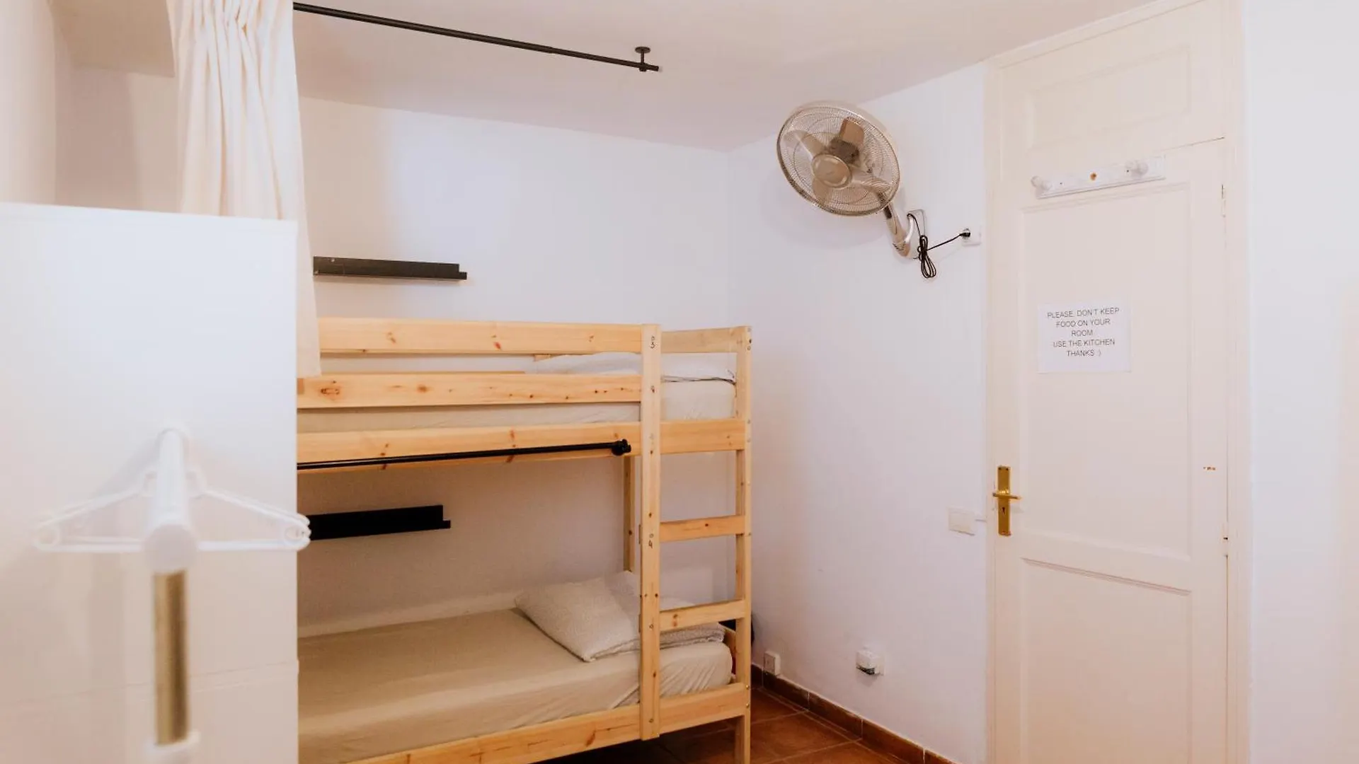 אדחה Endless Summer Hostel (Adults Only) 0*,  ספרד